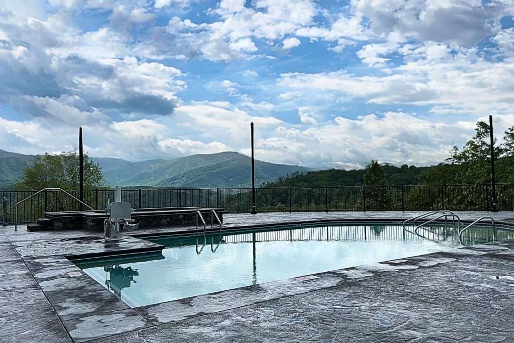 Gatlinburg Vacation Rental Accommodations with pool and hot tub The Highlands Luxury Condos
