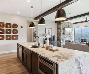 Why Highlands of the Smokies is one of the best new places to stay in Gatlinburg Tennessee 